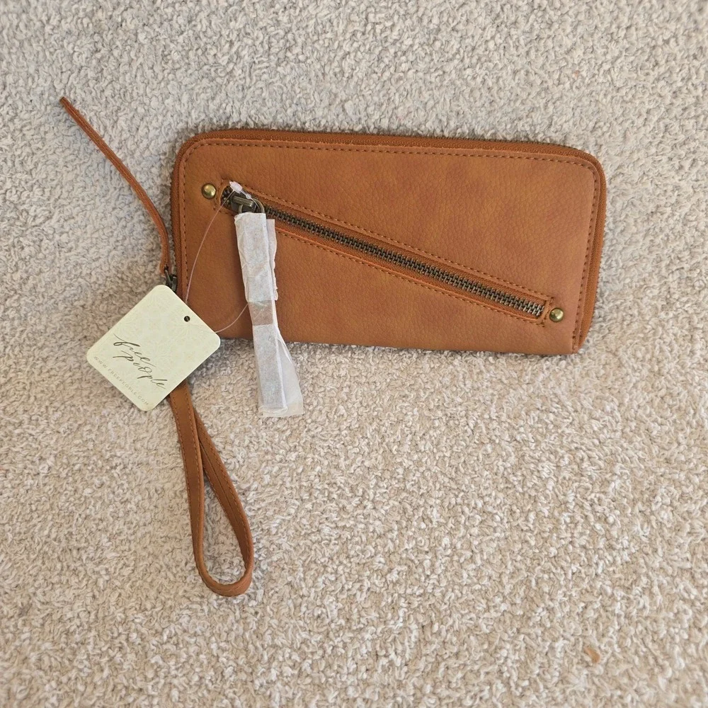 Free People Wallet Brown Vegan‎ Leather Wristlet Strap Zip Closer Clutch NWT
